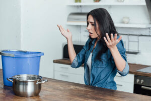 ¿Cómo extraer y filtrar agua de mar en casa?